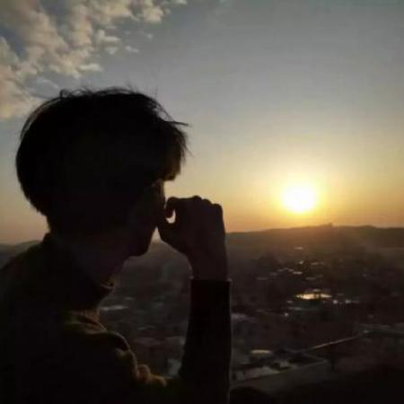 微信男生背影头像图片，伤感的男人堕落一点的