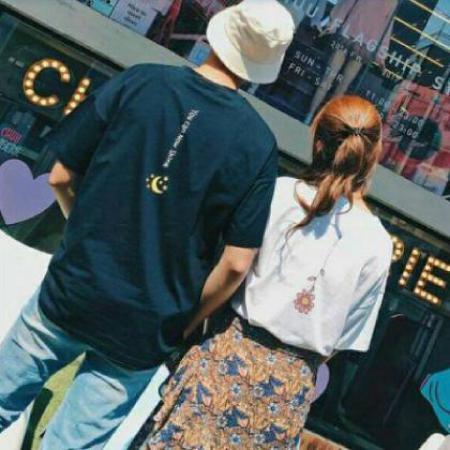 背影头像情侣一男一女，静静地念静静地想