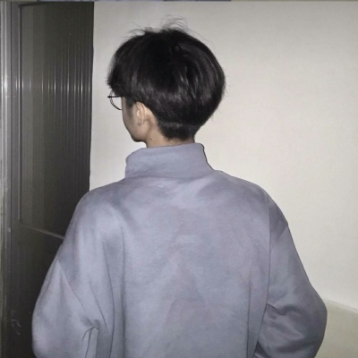 假如有时光机我想回到年轻，男生头像背影伤感霸气真人