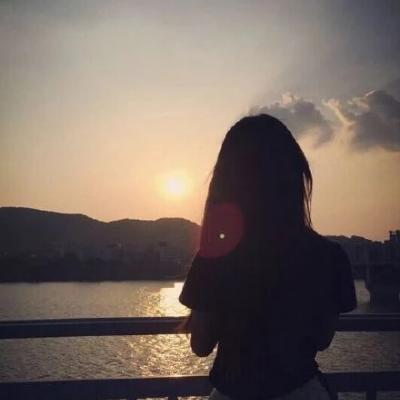 低调秀恩爱微信情侣头像背影唯美甜蜜幸福一对的