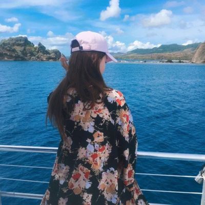 qq头像女生背影，你会一眼中意的伤感女头