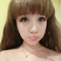 女生成熟气质个性头像,一头垂肩的长发发黑黑的,抚肩的轻柔感很迷人