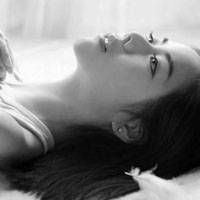 温婉迷人遇挫不折,遇悲不伤微笑面对一切的女生头像不带字