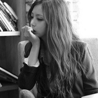 小清新范儿的长发温柔黑白女生头像,喜欢她们甜甜的样子