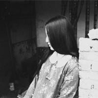 街拍系校园MM文艺气息长发黑白女生头像图片好看的