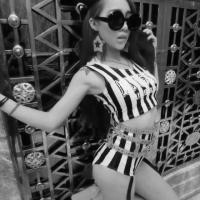 长发甜美优雅黑白女生头像,真正的内心强大的MM