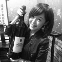 黑白唯美女生头像长发，每一个微笑都是这样迷人