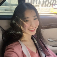 长发美女,眼中的女神笑容很美,同一个人的