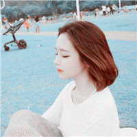 活泼可爱风安静长发美女头像,搭配深棕色的清新染发太迷人了