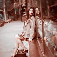 玫瑰花香与少女,长发飘飘的美女