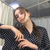 过好自己的生活,追求自由吧,长发欧美女头像