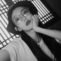世界上女人千千万万,但是我就是喜欢这些黑白女生头像