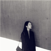 黑白知性长发美女头像,分享给留着长头发的女生们