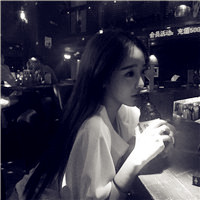 长长的秀发能带给你惊喜，黑白图片美女头像长发唯美