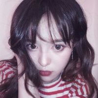俏皮感十足长发女生头像，剪成短发立马做回可爱的少女