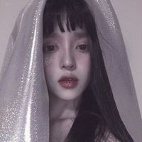 俏皮感十足长发女生头像，剪成短发立马做回可爱的少女