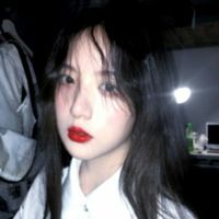 俏皮感十足长发女生头像，剪成短发立马做回可爱的少女