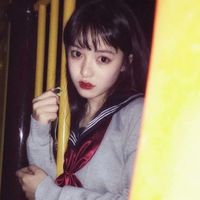 很妖艳的女生头像,长发神秘又娇媚的美女