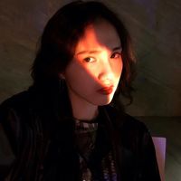 很妖艳的女生头像,长发神秘又娇媚的美女