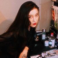 很妖艳的女生头像,长发神秘又娇媚的美女