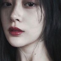 很妖艳的女生头像,长发神秘又娇媚的美女