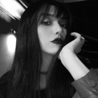 黑白长发美女头像 冷酷无情的眼神社会女