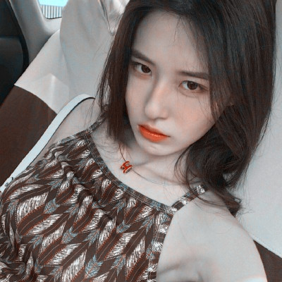 时尚小清新美女头像图片，有着与众不同的脸蛋