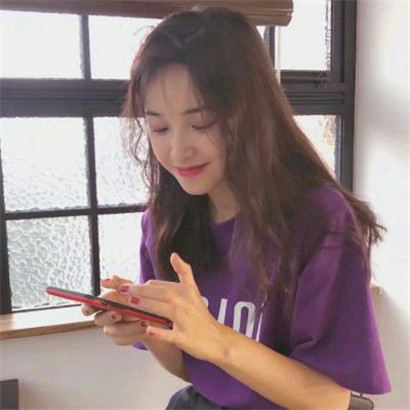 长发气质女神头像，带着笑或是很沉默手机控美女