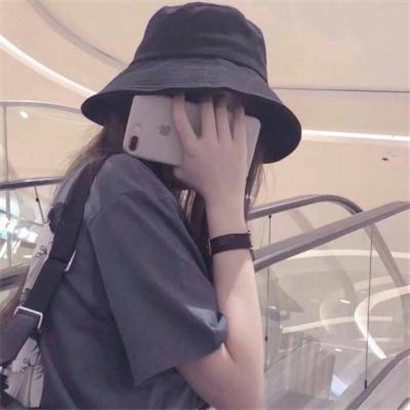 长发气质女神头像，带着笑或是很沉默手机控美女