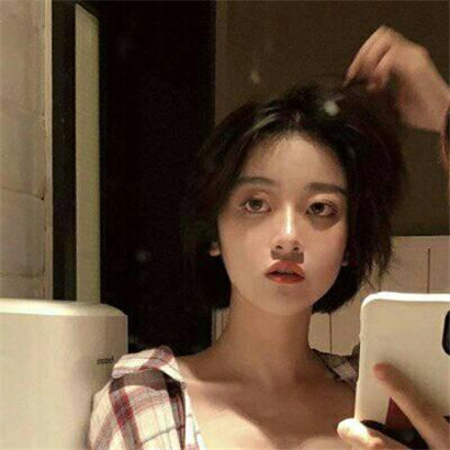 长发气质女神头像，带着笑或是很沉默手机控美女