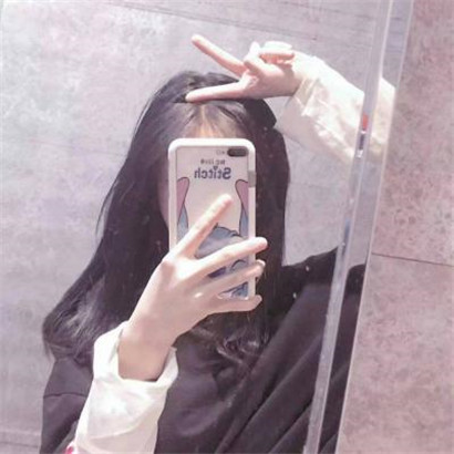 长发气质女神头像，带着笑或是很沉默手机控美女