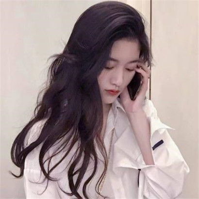 长发气质女神头像，带着笑或是很沉默手机控美女