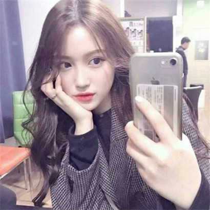 长发气质女神头像，带着笑或是很沉默手机控美女