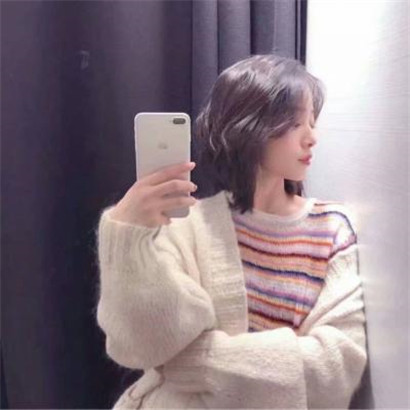长发气质女神头像，带着笑或是很沉默手机控美女