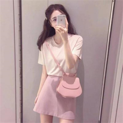 长发气质女神头像，带着笑或是很沉默手机控美女