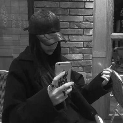 女生长发黑白头像 只想一生留一头长发