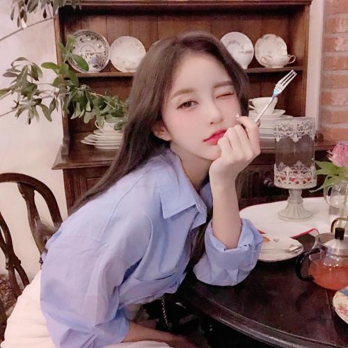 长发侧脸美女头像，也有正脸也有用帽子盖住脸的