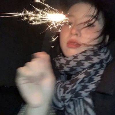 女生头像长发唯美侧脸头像，肤白貌美的小仙女