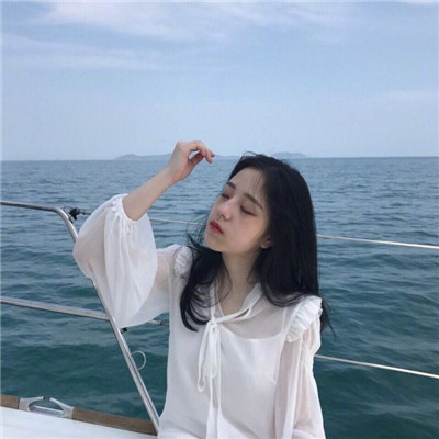 气质长发女生头像 保持微笑生活就会向你微笑