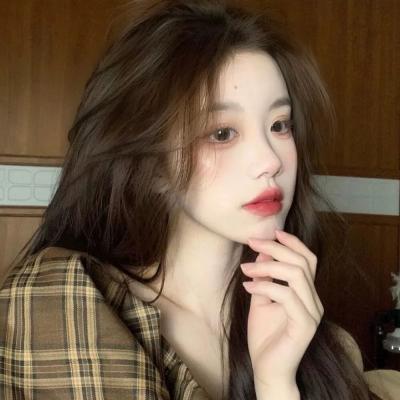 女生头像长发阳光成年人用的头像，让你焕发出成熟稳重的气质！