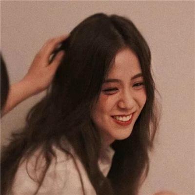 女生头像长发阳光成年人用的头像，让你焕发出成熟稳重的气质！