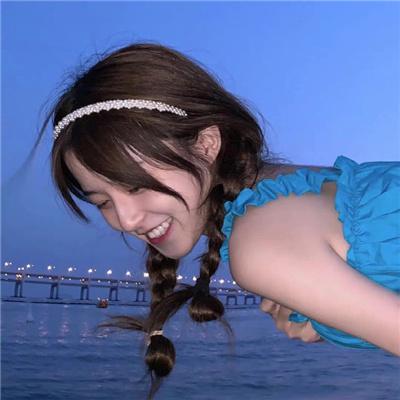 女生头像长发阳光成年人用的头像，让你焕发出成熟稳重的气质！