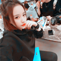 红色调阿宝色女生头像_会放电而灵动的大眼睛迷死你
