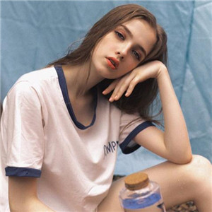 简单干净呈现最好的自己 欧美女生头像霸气潮流范儿