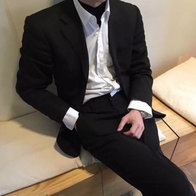 男生穿西装半身头像，成熟的男人商务头像专用的
