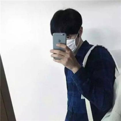带口罩冷酷的男生头像，戴着口罩不知道是潮流还是范
