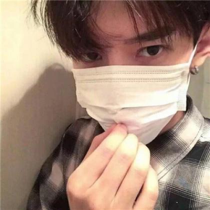 带口罩冷酷的男生头像，戴着口罩不知道是潮流还是范