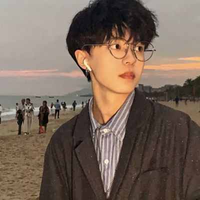 经典组合高冷男生头像16P，半身加露脸等你来