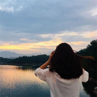 时尚潮流情侣头像图片 爱情让自己忘记悲伤