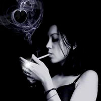 女生吐烟头像,吐烟圈的女生头像,伤心的样子